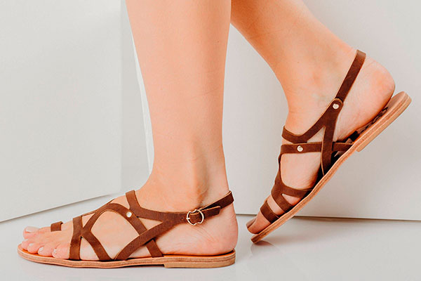 Виды женской обуви: римские сандалии