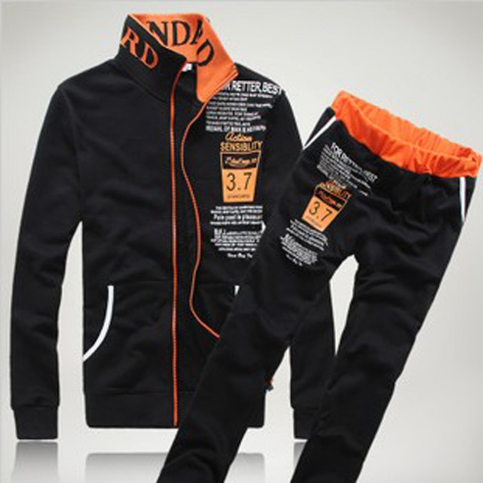 Модный мужской спортивный костюм