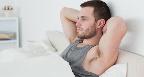 Почему у мужчин по утрам стоит член: причины и что делать, если не встает