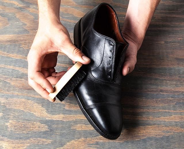 Как ухаживать за кожаной обувью: советы на все случаи