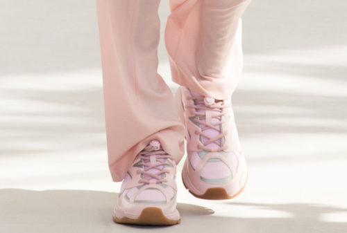 Розовые мужские кроссовки