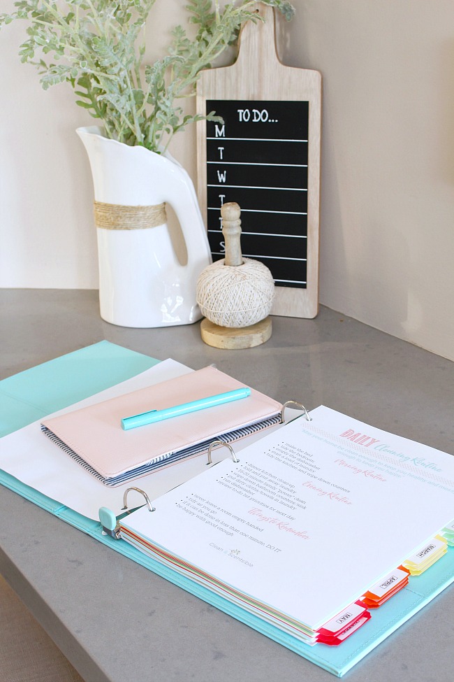 Home cleaning binder with a printable daily cleaning routine.